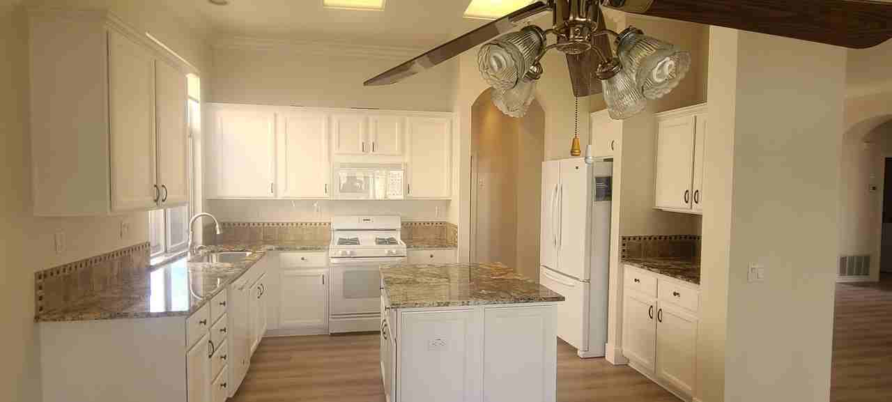 5717 Sandlewood Way - Photo 7 of 23