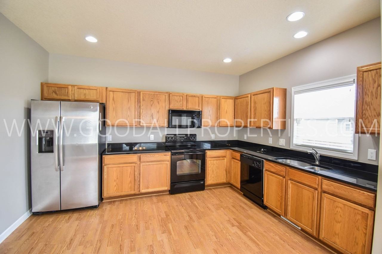 267 Se Booth Ave - Photo 7 of 31