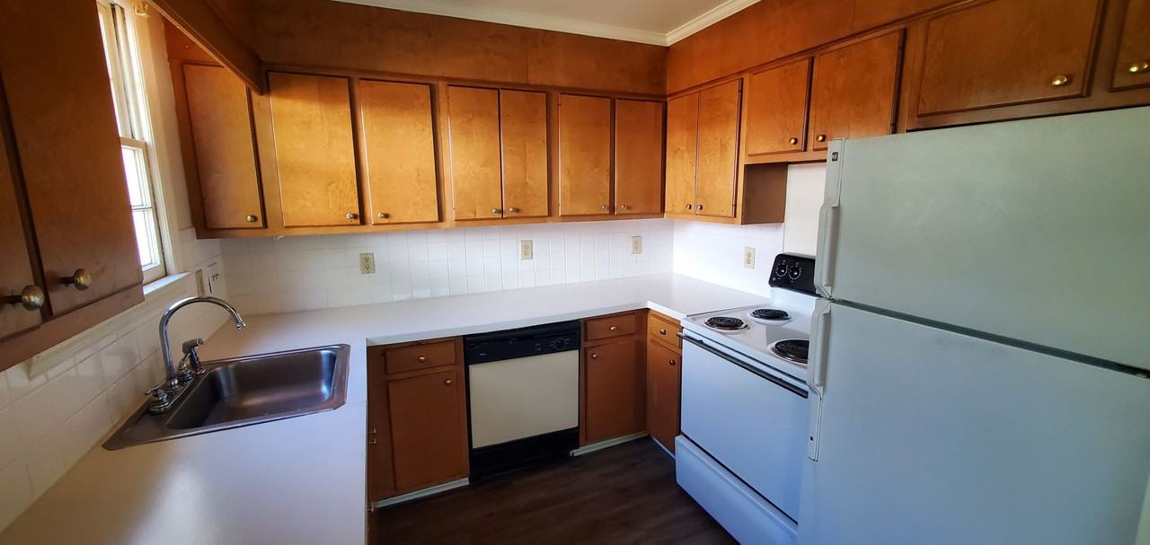 1506 Woodmere Dr - Photo 2 of 8