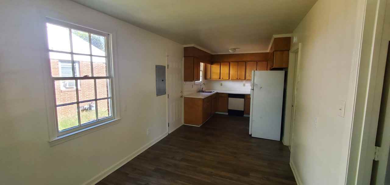 1506 Woodmere Dr - Photo 3 of 8