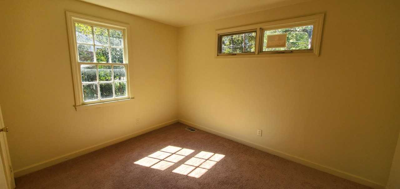 1506 Woodmere Dr - Photo 5 of 8