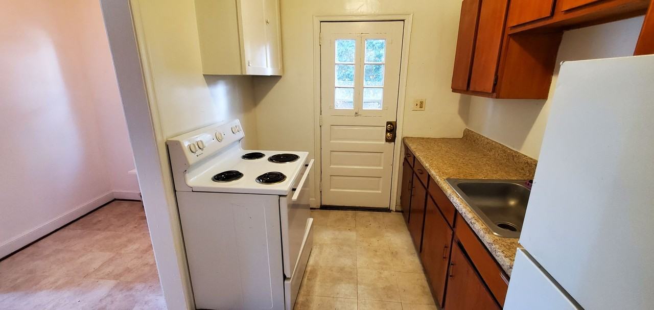 2512 Spring Garden St - Photo 2 of 7