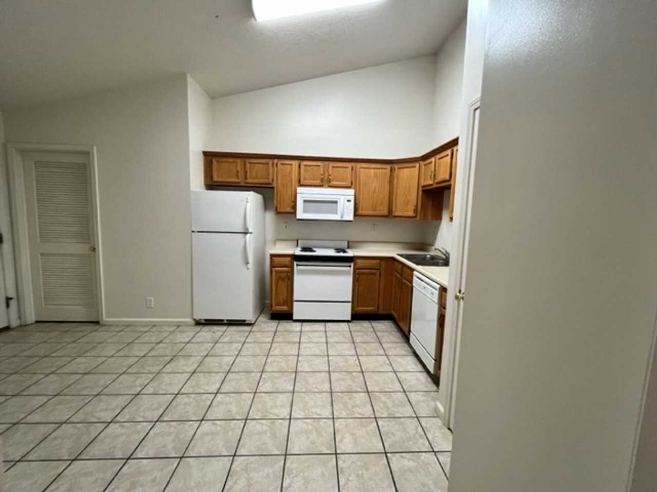 2484 Hopkins Dr - Photo 5 of 25