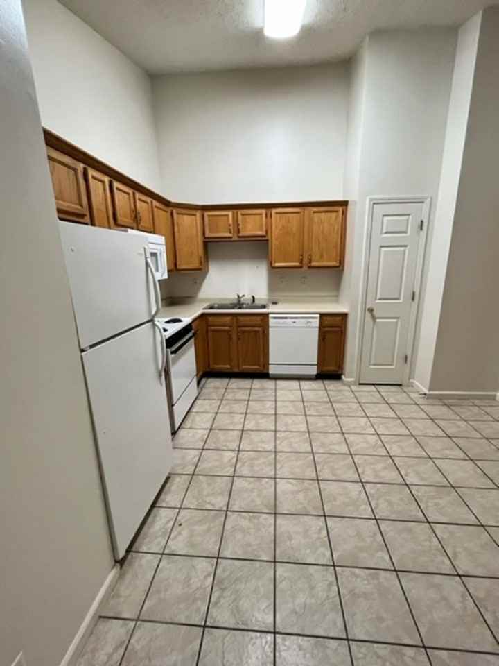 2484 Hopkins Dr - Photo 7 of 25