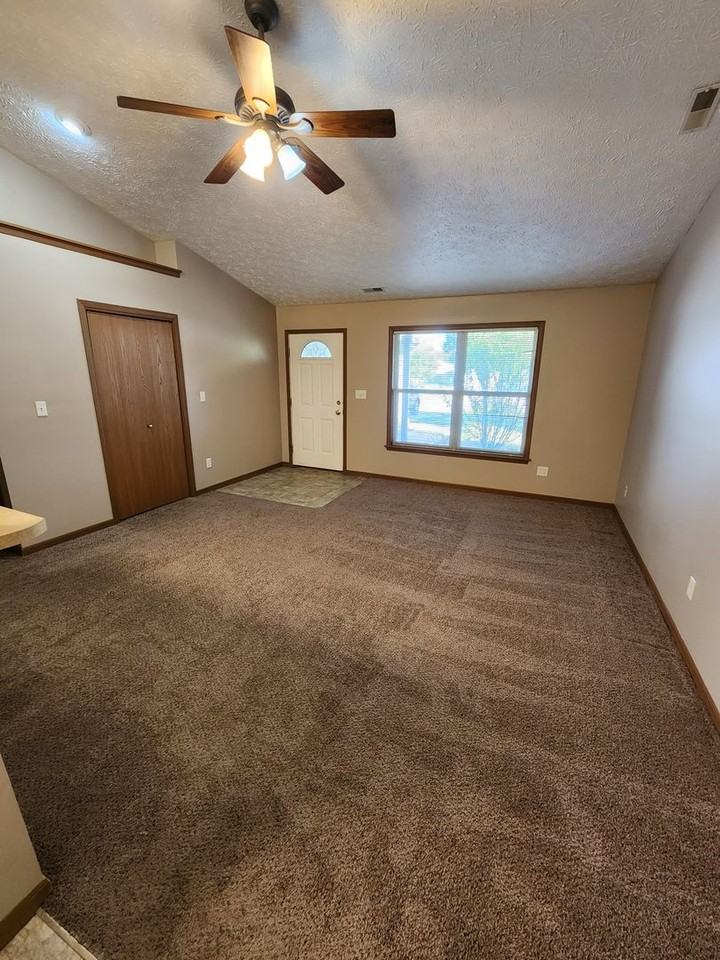 3383 Edison Dr - Photo 6 of 11