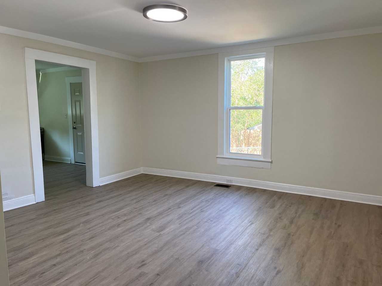 439 N 5th St - Photo 2 of 11