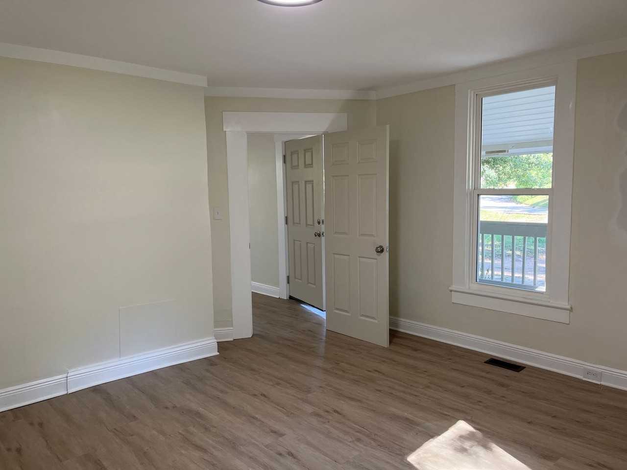 439 N 5th St - Photo 3 of 11