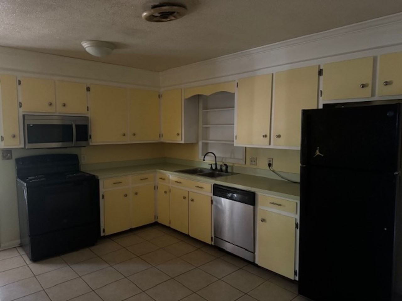 3865 Meadow Ln - Photo 3 of 8