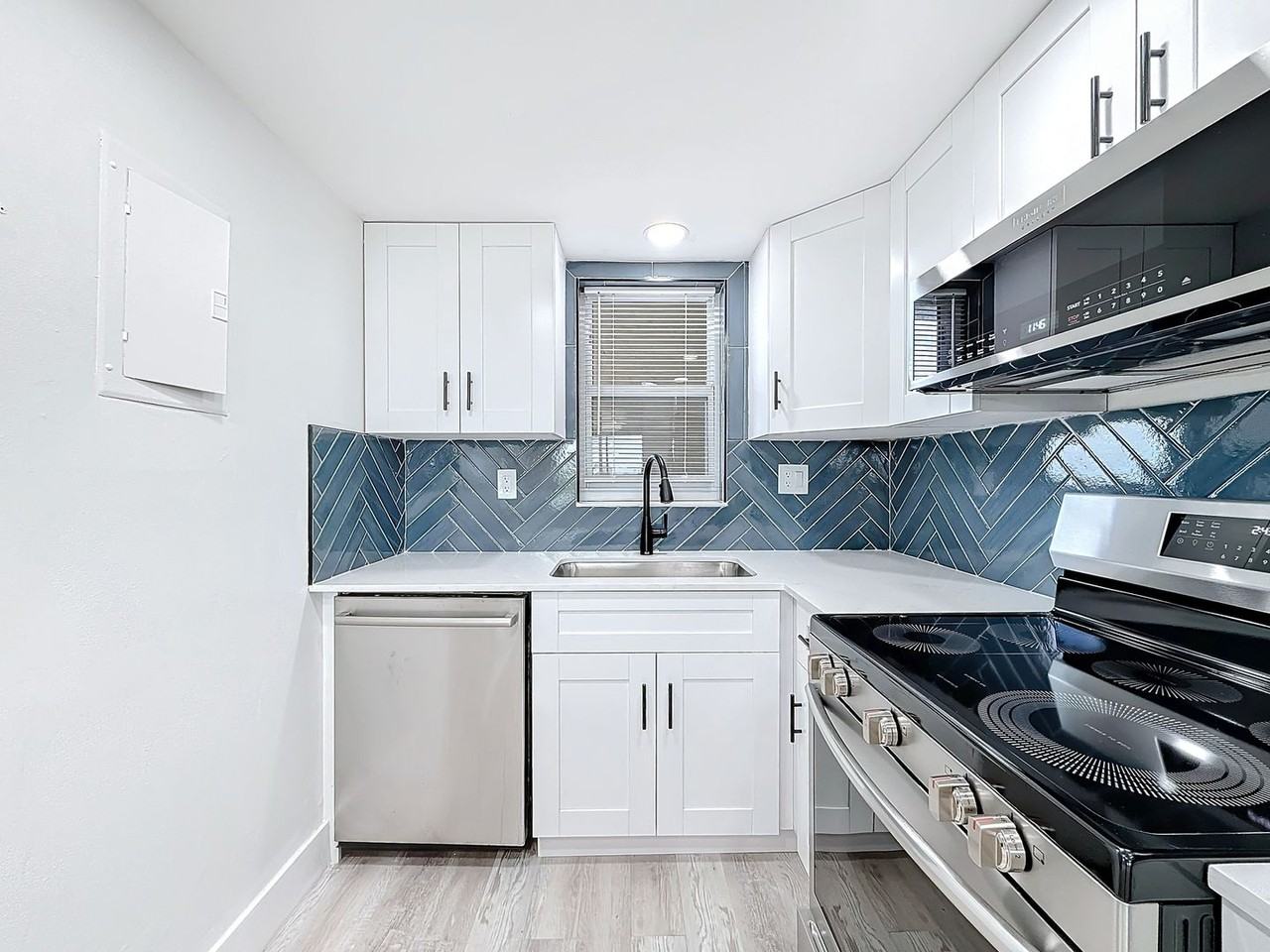 3150 W Rolling Hills Cir - Photo 3 of 50