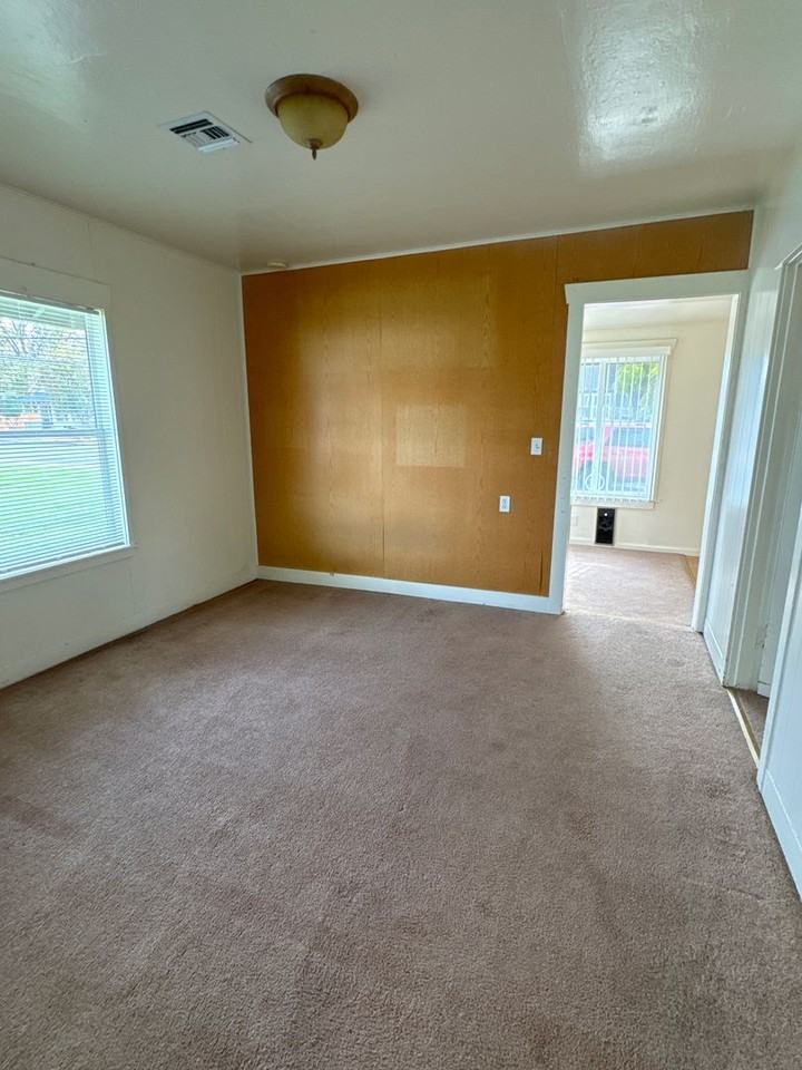 225 Se 6th St - Photo 4 of 16