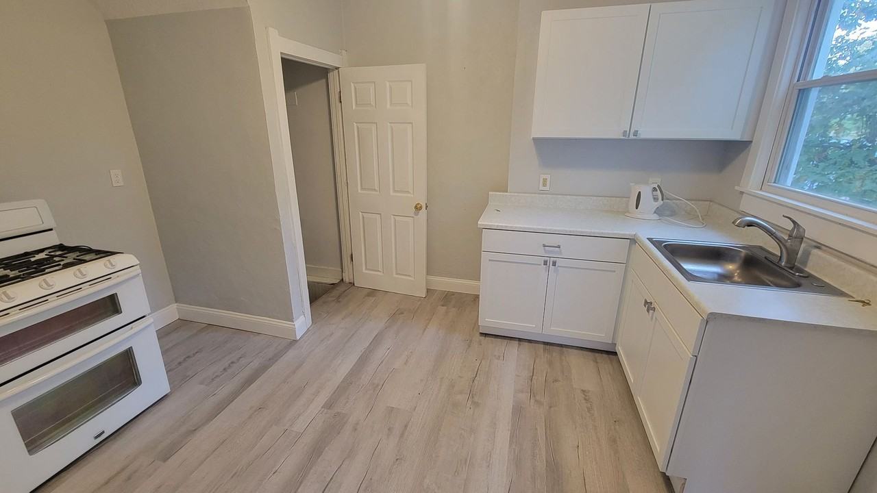 3110 Cambridge St - Photo 2 of 9