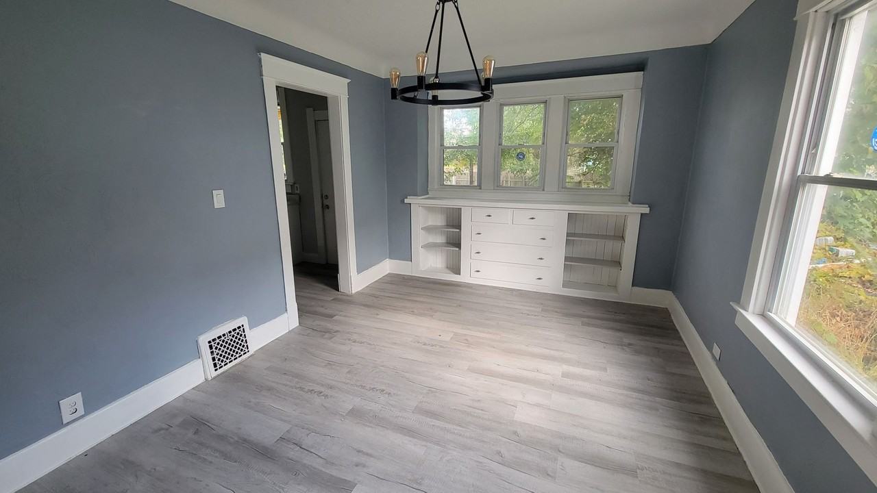 3110 Cambridge St - Photo 3 of 9