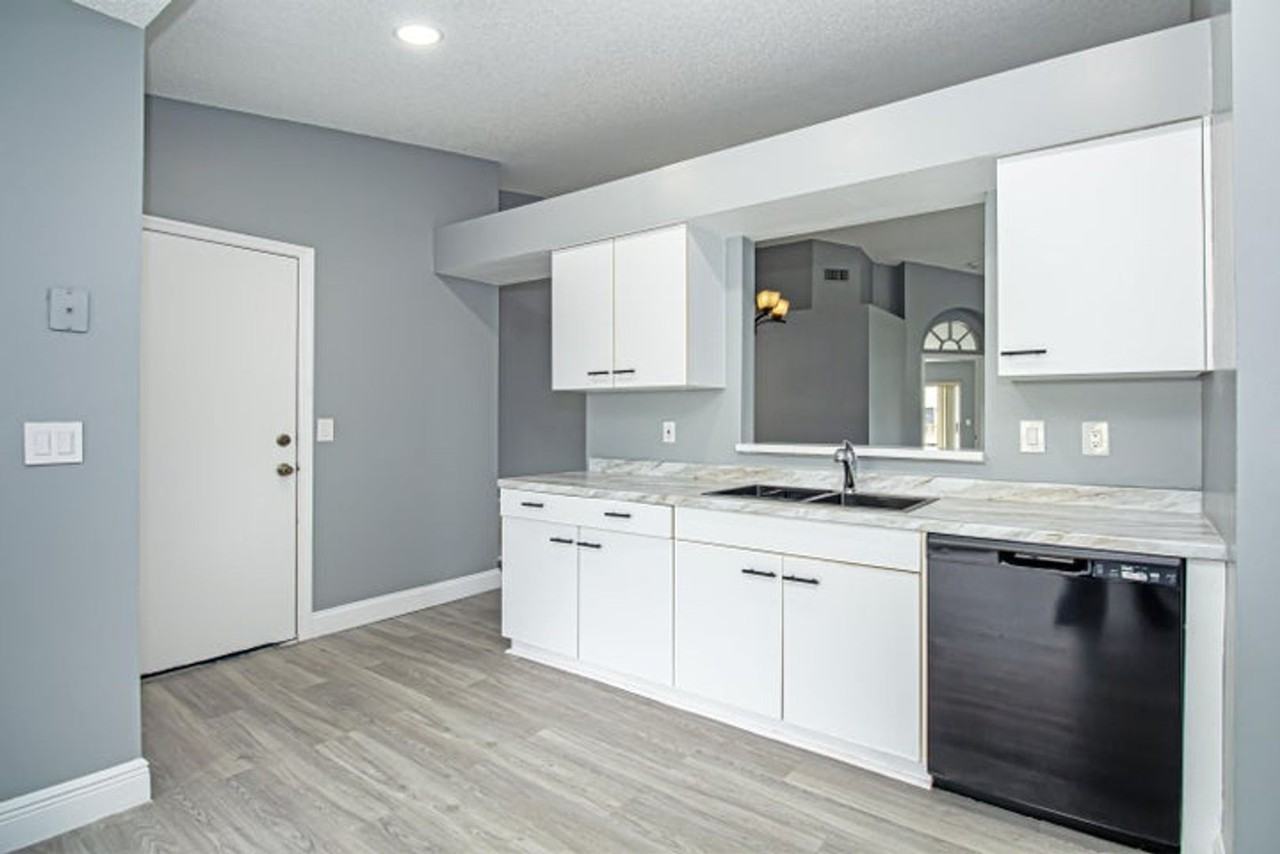 102 Hammocks Ct - Photo 2 of 28