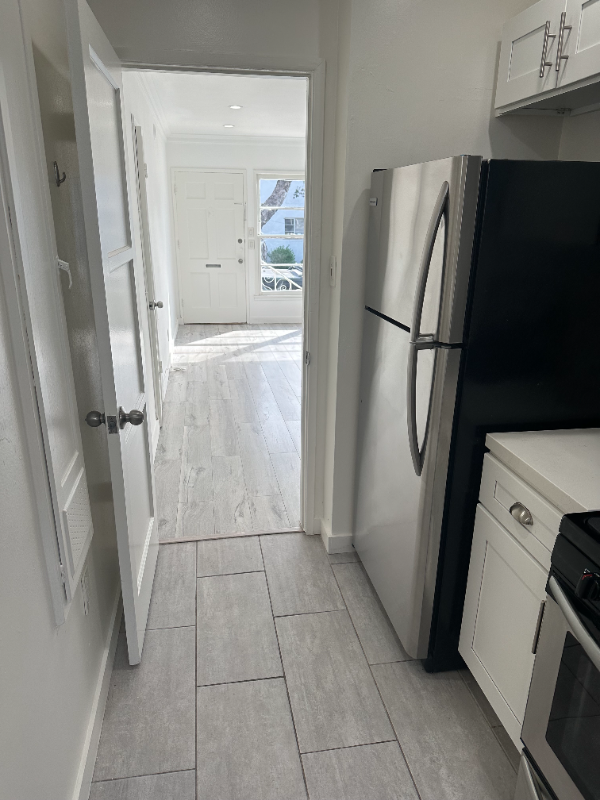 7735 Hollywood Blvd #4 - Photo 4 of 5