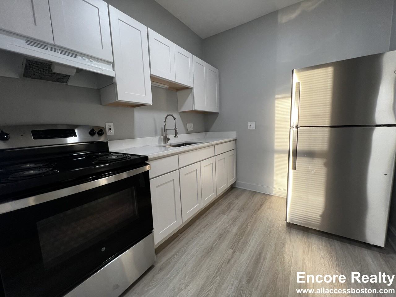 132 Warren St #4 - Photo 2 of 12
