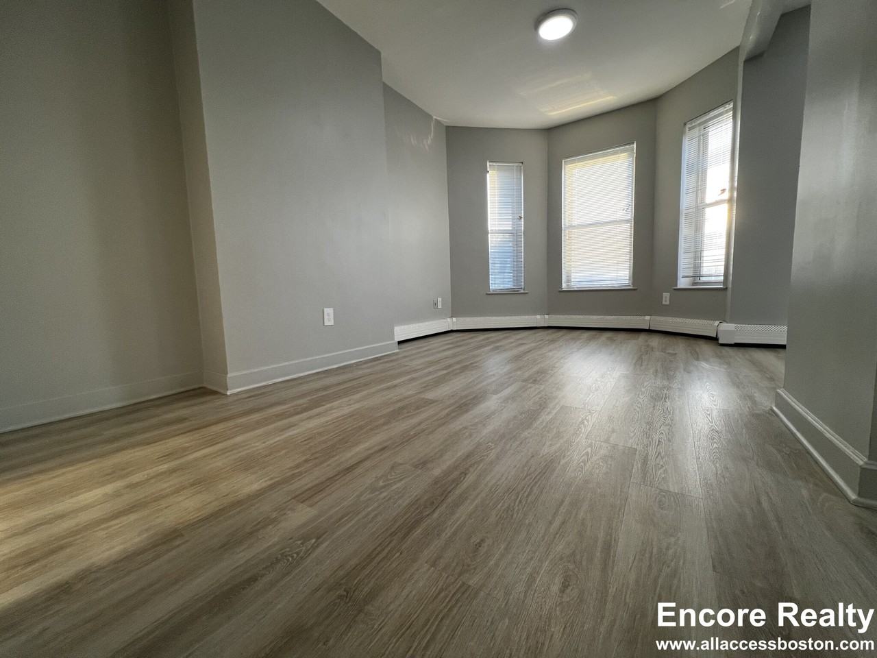 132 Warren St #4 - Photo 5 of 12