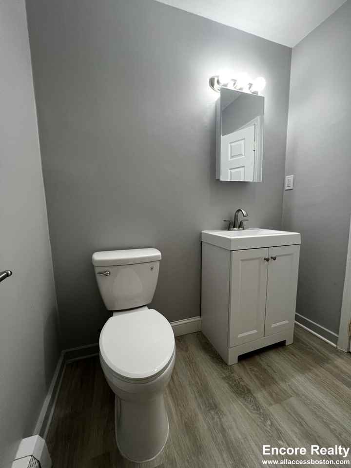 132 Warren St #4 - Photo 7 of 12