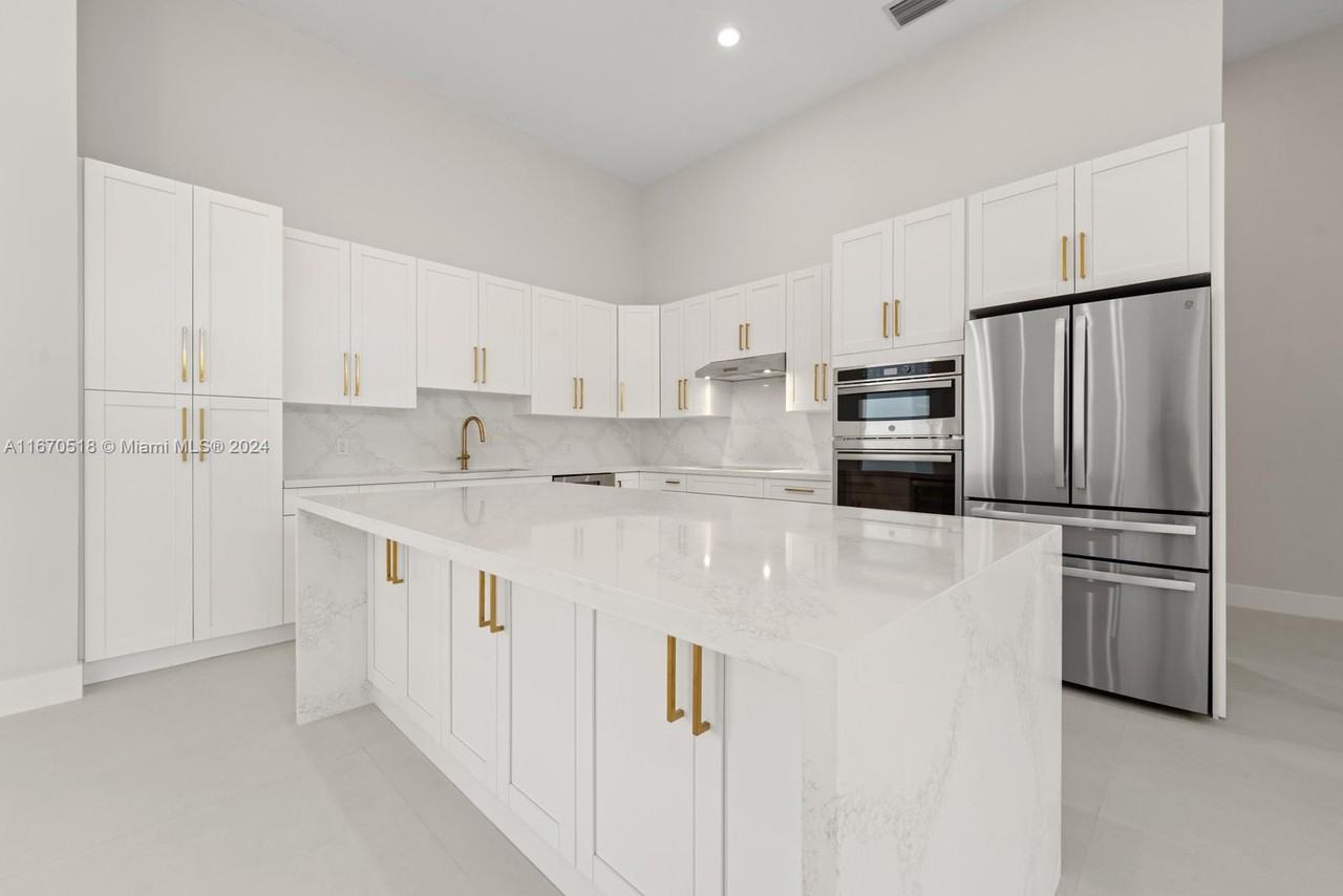 16160 Sw 89th Pl #NA - Photo 2 of 18
