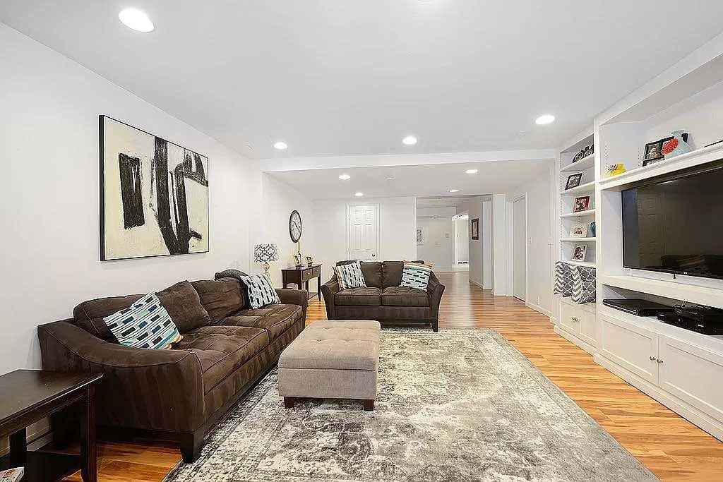 212 Jackson St #1 - Photo 2 of 11