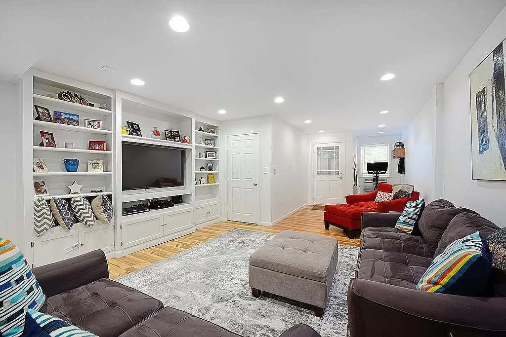 212 Jackson St #1 - Photo 3 of 11