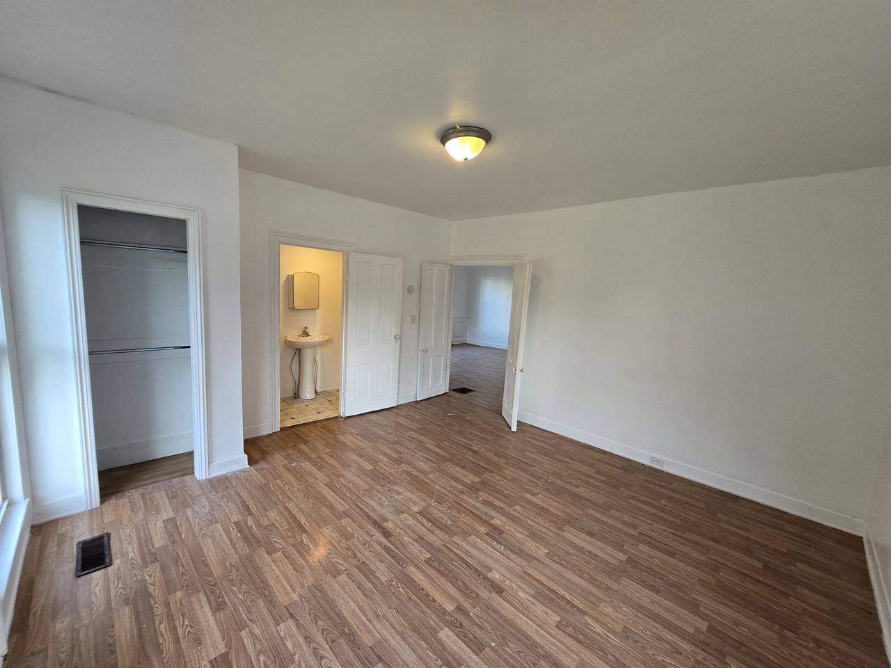 22 Clinton St #2 - Photo 3 of 5