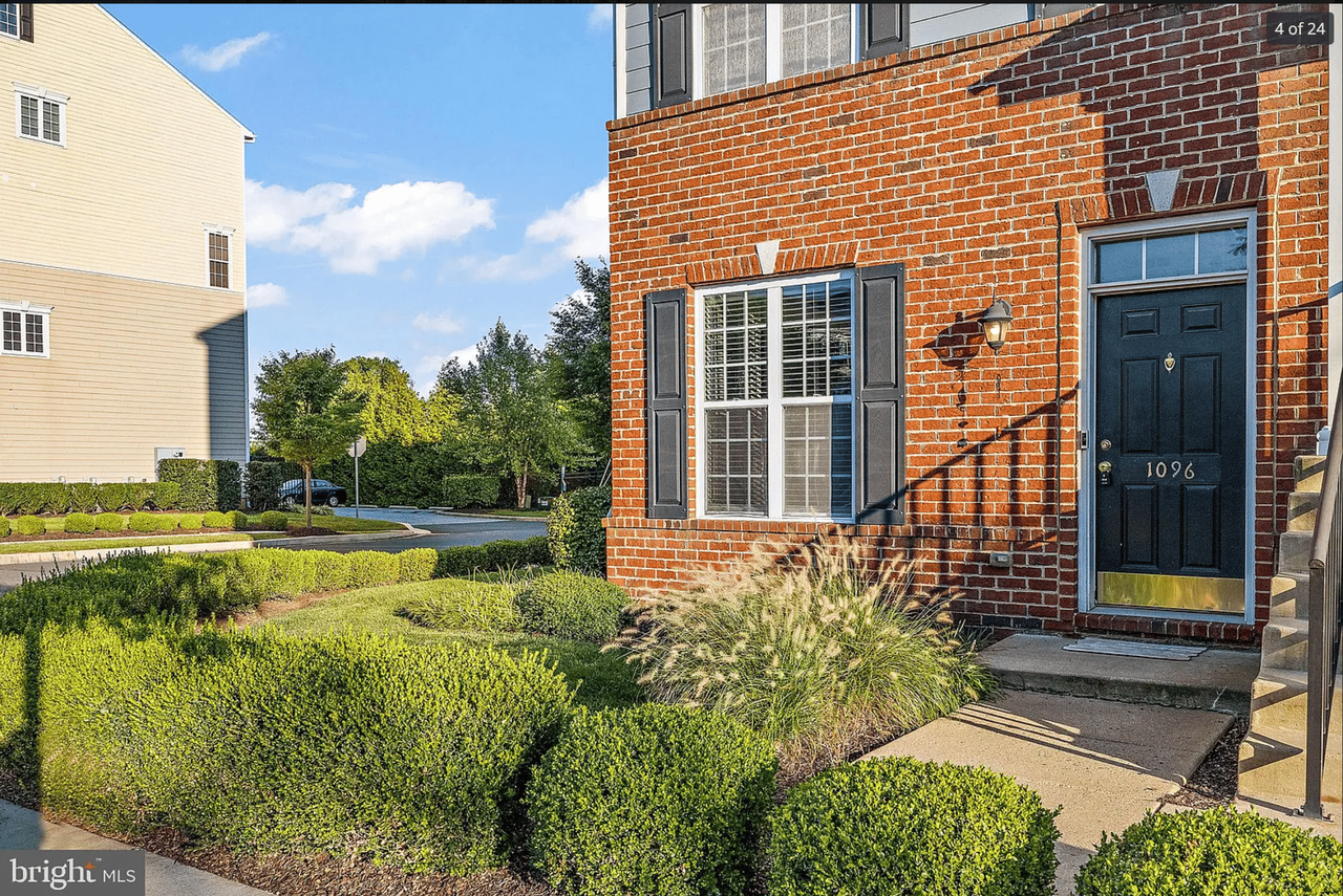 1096 Worth Ln #1096 - Photo 3 of 20