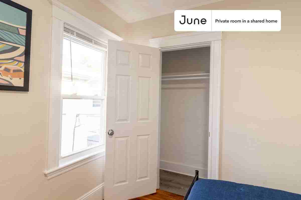 21 Easton St #B - Photo 5 of 23