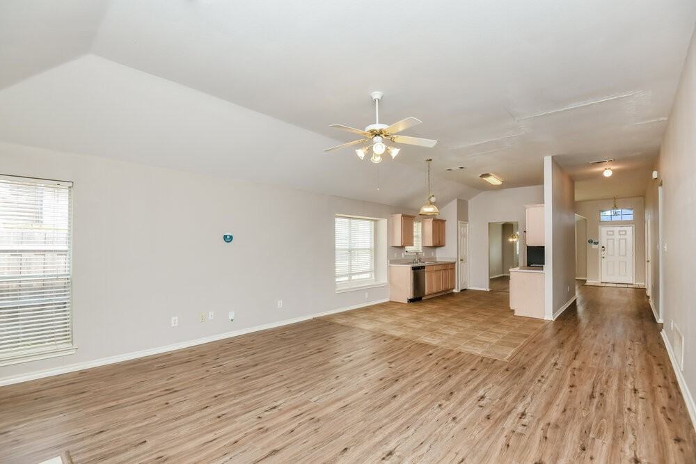 633 Crystal Brook Dr - Photo 3 of 16