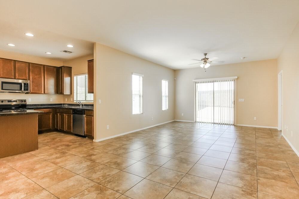 7904 S 50th Ln - Photo 3 of 16