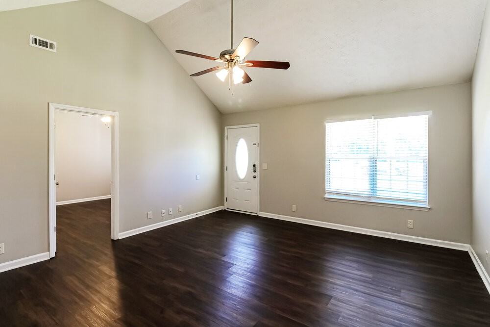 7554 Lone Eagle Dr - Photo 3 of 16