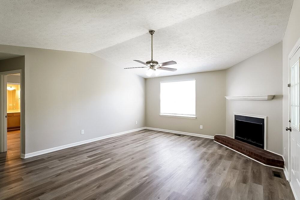 105 Bradford Cir - Photo 3 of 16