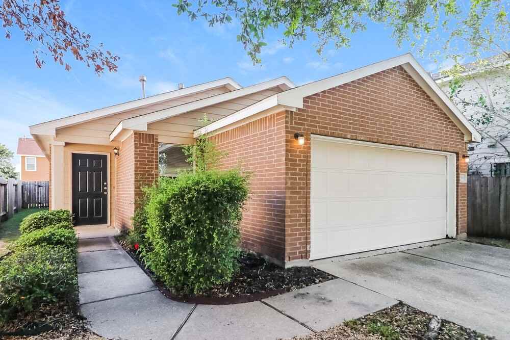 12806 Blue Timbers Ct - Photo 3 of 16