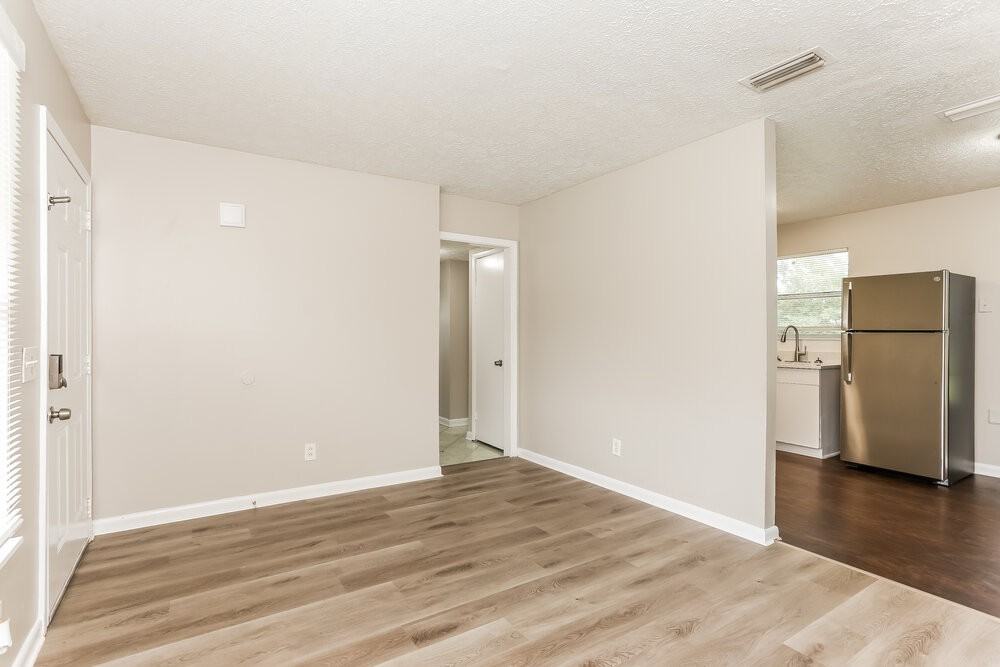 8814 Yeoman Dr - Photo 3 of 16