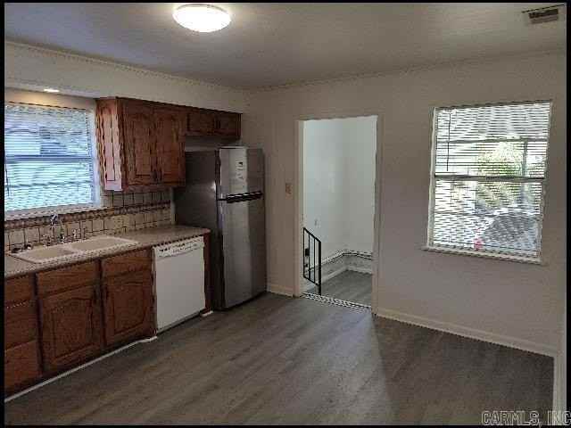 204 Dobbs St - Photo 5 of 17