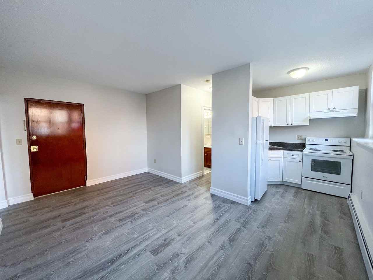 322 Hudson St / Luca Investments LLC - Photo 3 of 28