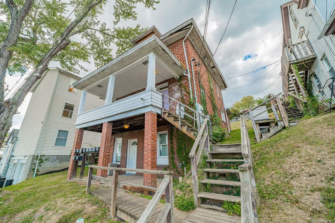 719/721/723 Naomi St - Photo 2 of 39