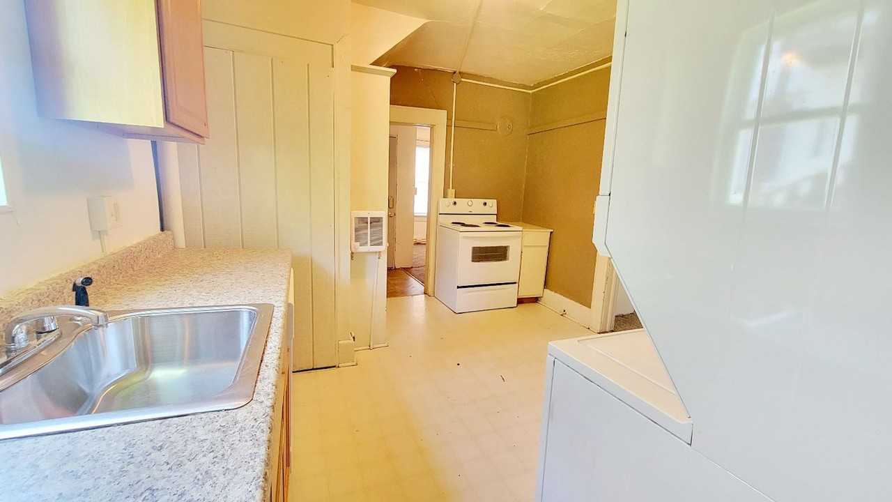 719/721/723 Naomi St - Photo 6 of 39