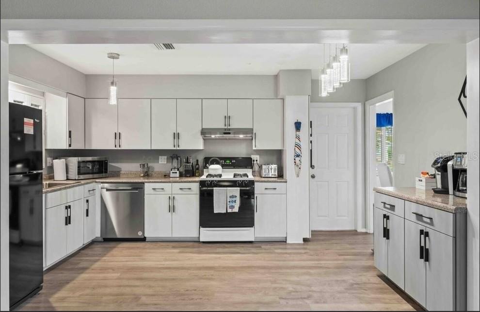 2831 Post Road - Photo 5 of 6