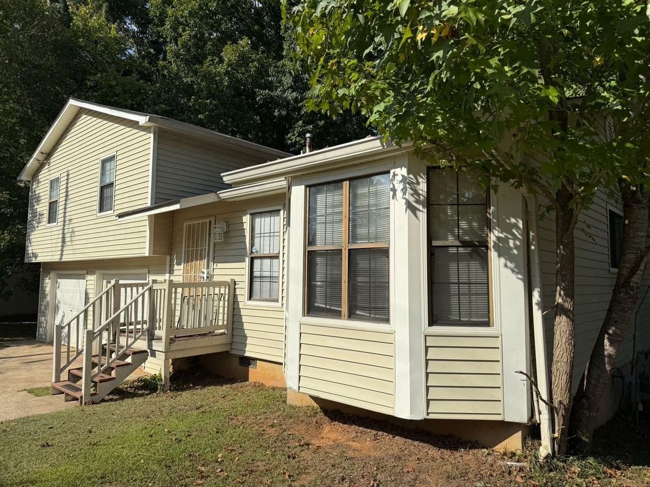 2332 Goodwood Drive - Photo 2 of 9