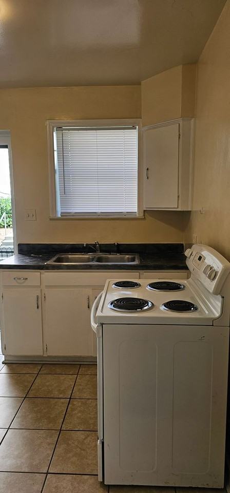 LAGARDE APARTMENTS - Photo 5 of 7