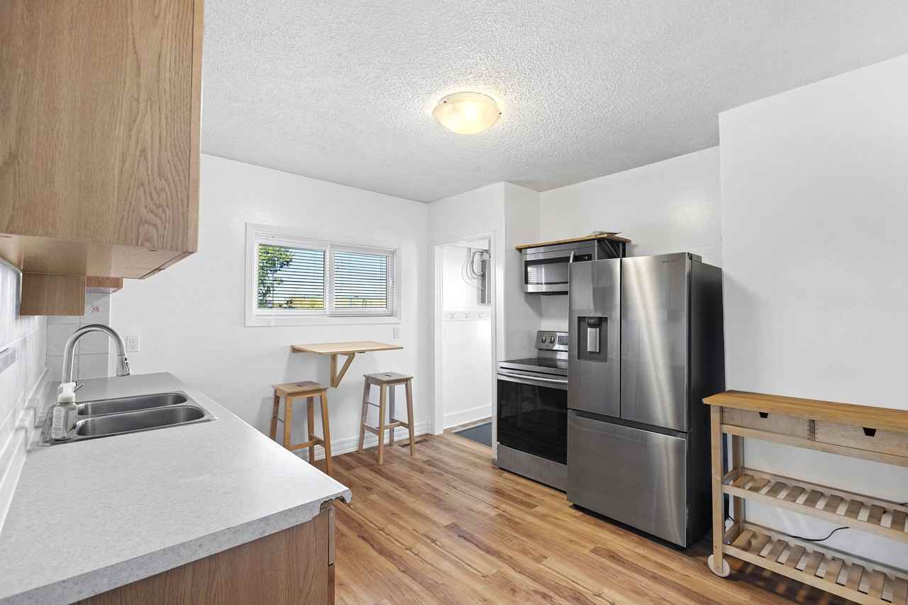 231 Harold Ave W - Photo 3 of 20