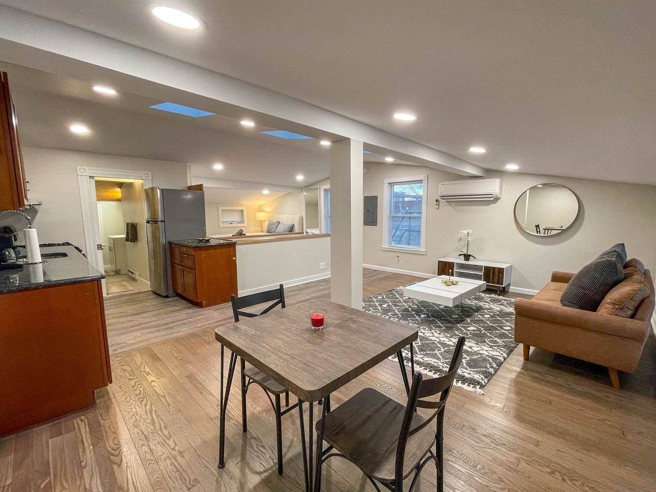 335 S John St - Photo 2 of 10