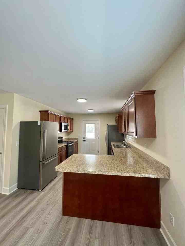 614 Addison Ave - Photo 4 of 33