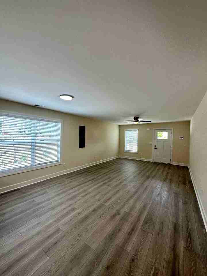 614 Addison Ave - Photo 5 of 33
