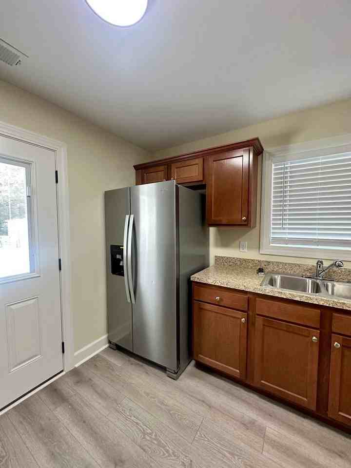 614 Addison Ave - Photo 7 of 33