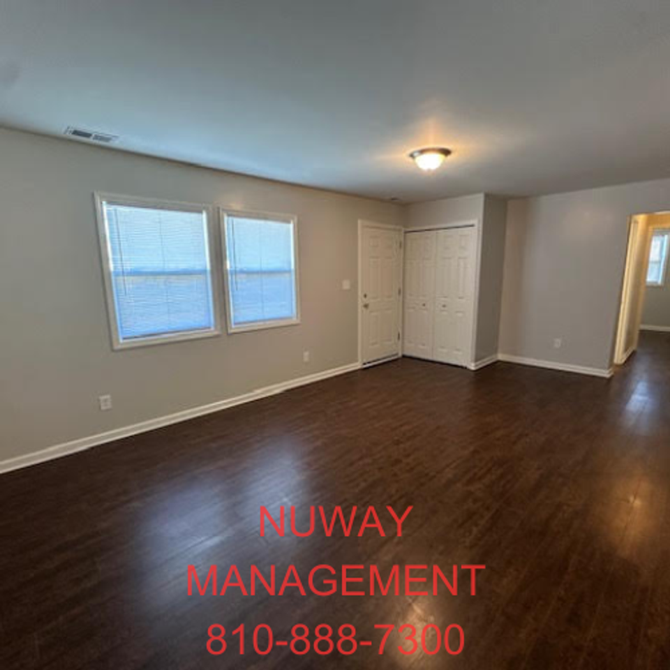 6092 Springdale Blvd - Photo 3 of 15