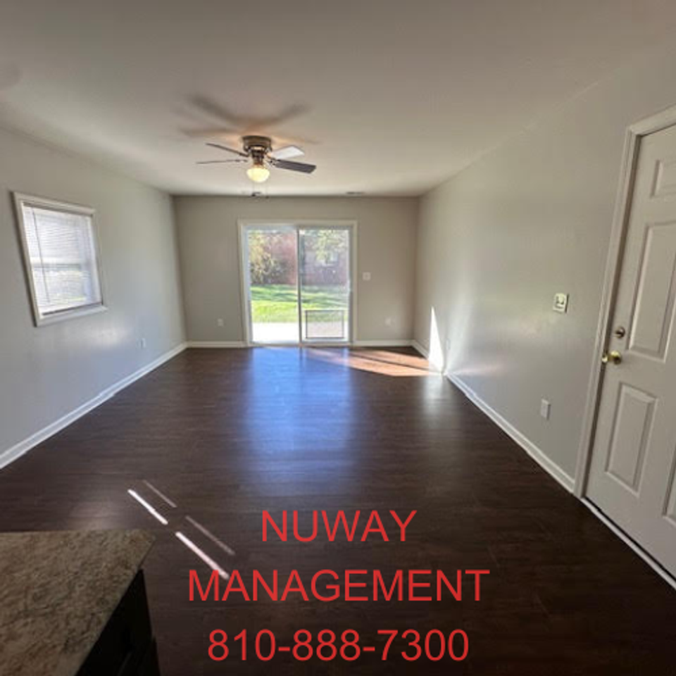 6092 Springdale Blvd - Photo 6 of 15