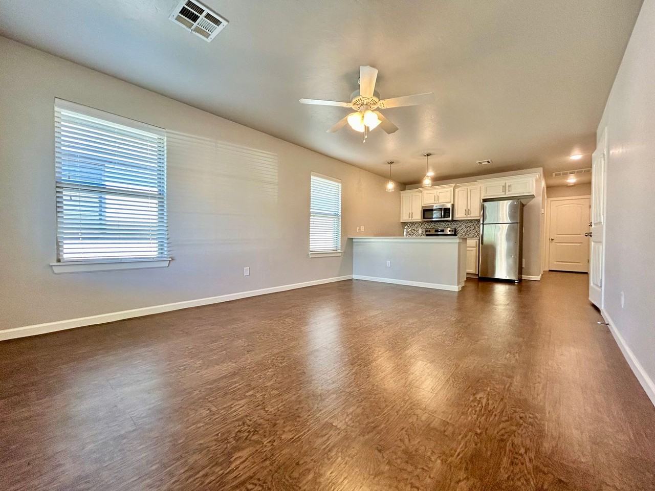 11508 N Lincoln Blvd - Photo 3 of 32