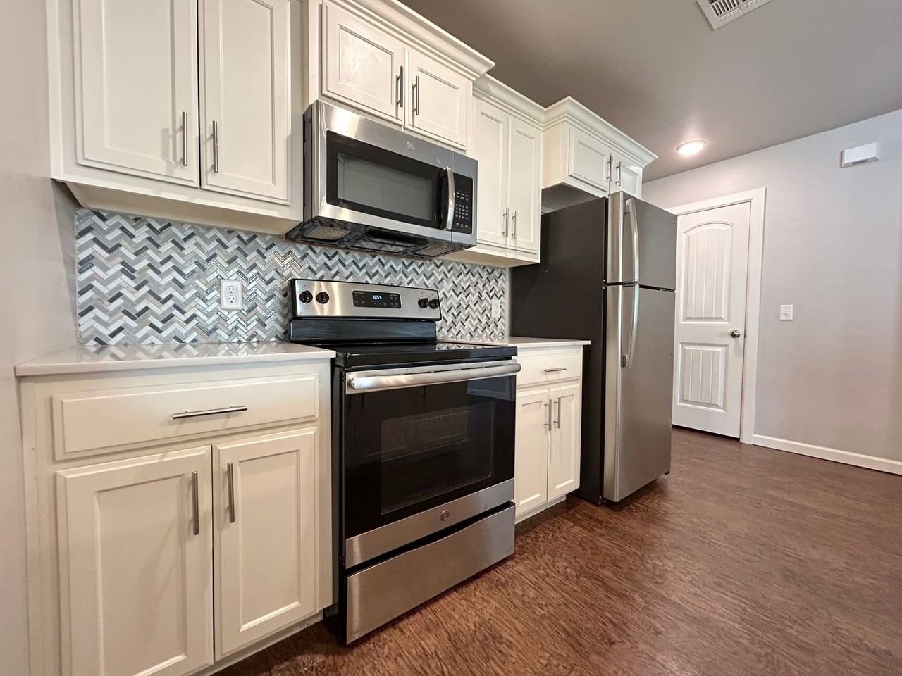 11508 N Lincoln Blvd - Photo 7 of 32