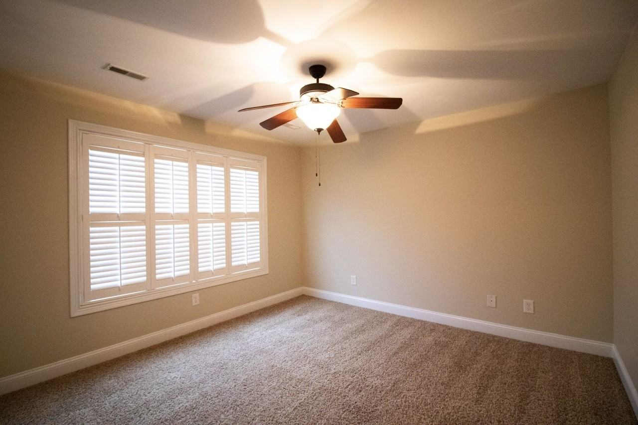 1343 Ambleside Dr - Photo 4 of 44